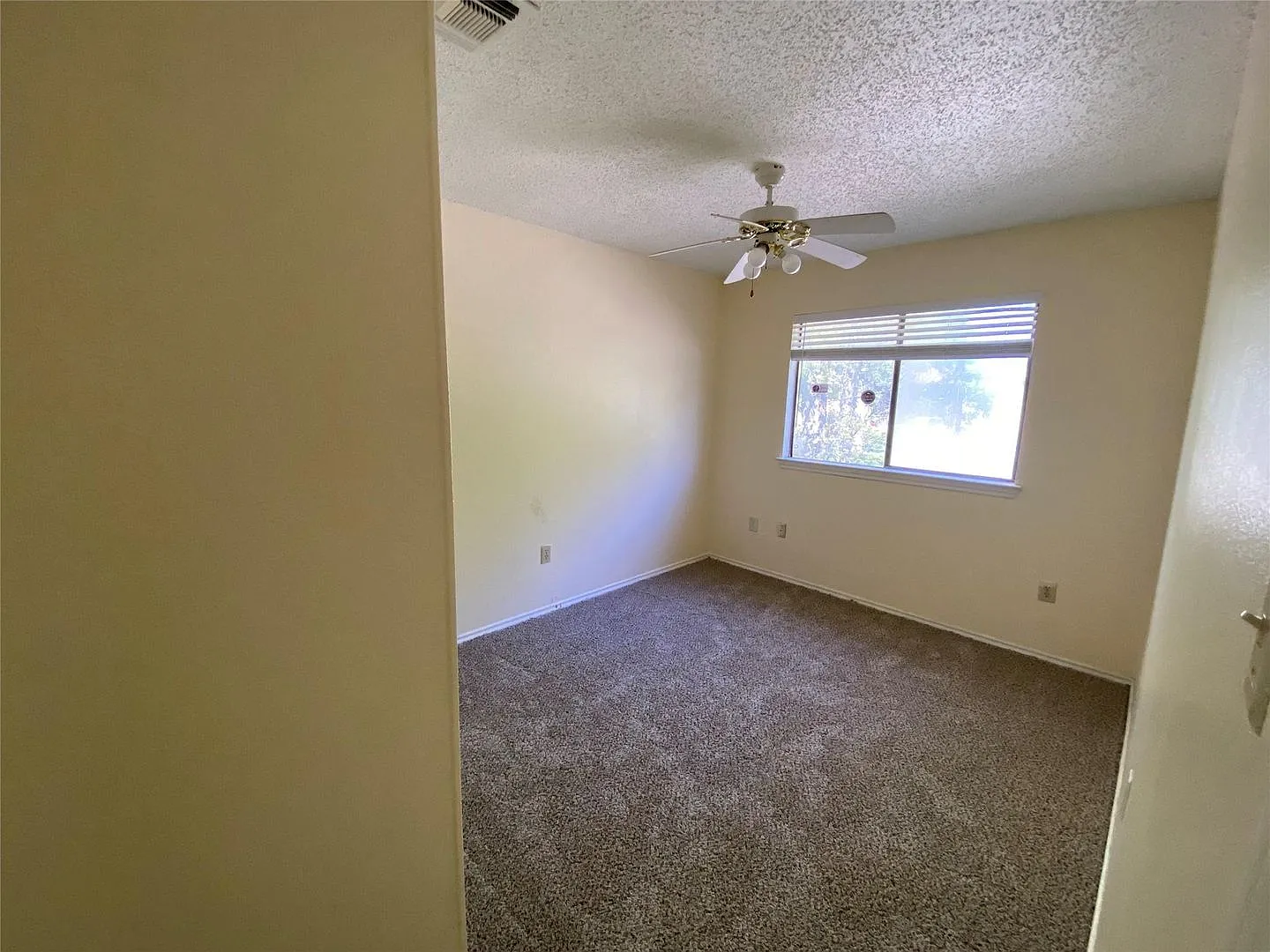 Coming Soon 3 bed 2 bath w/2 car garage — Photo 4