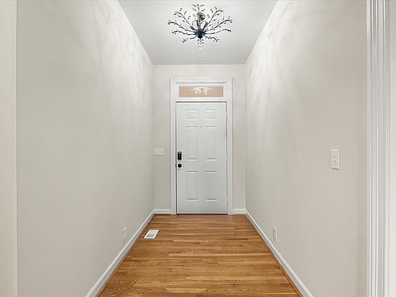 5th image of 1918 Randolph Pl
