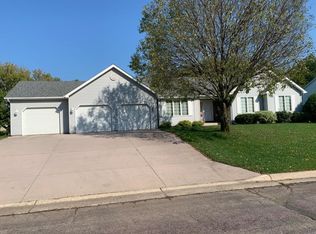 921 Greenhaven Ln NE, Owatonna, MN 55060