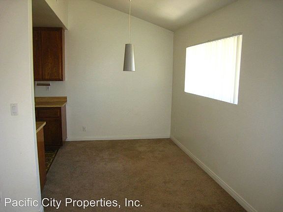 5th image of 812 S Marengo Ave APT 6