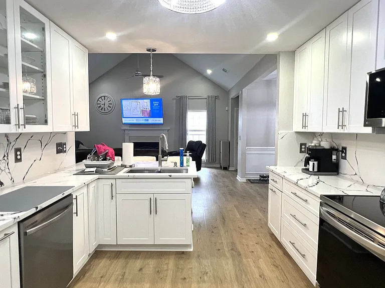 519 Clover Trl — Photo 10
