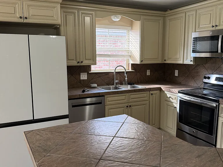 516 Brighton Trl — Photo 10