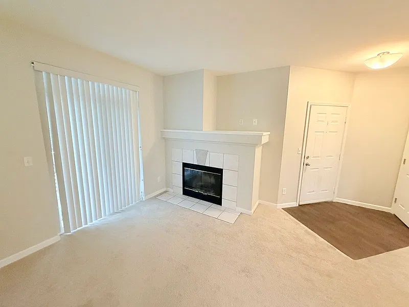 1 bed, 1.0 bath, 740 sqft, $1,900 — Photo 2
