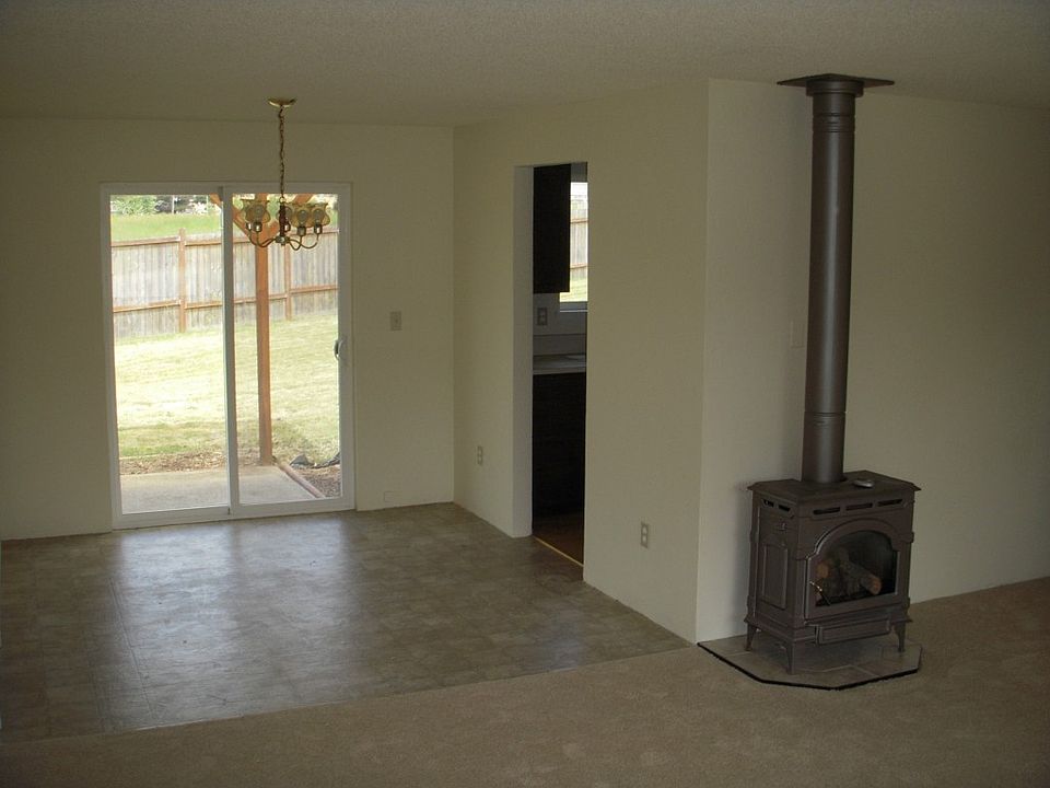 1st image of 206 McKenzie Ct SW