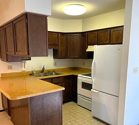 3rd image of 206 S Russell Ave #208