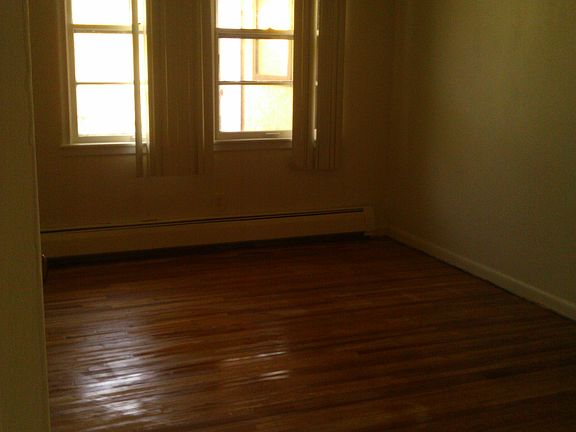 3rd image of 115 10th Ave
