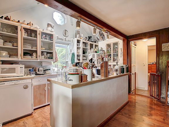 3rd image of 16528 37th Ave NE
