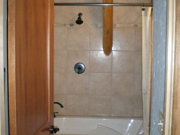 Guest Bath with Jetted Tub