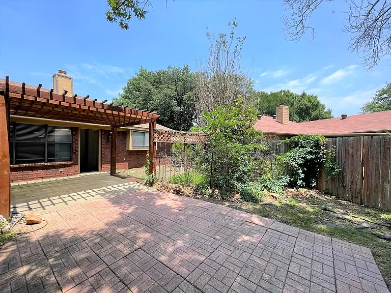 621 Phillips Dr — Photo 24
