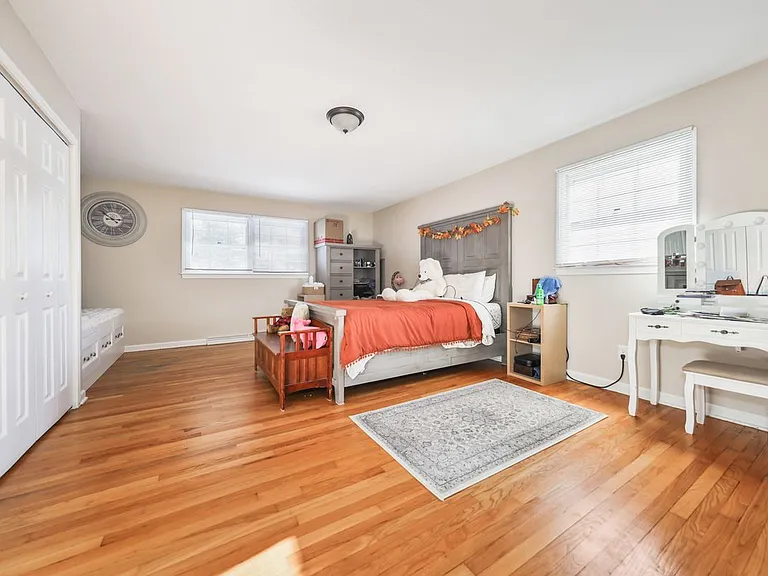 41 Trout Brook Dr — Photo 2