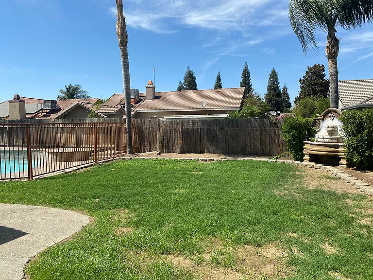 3814 E Paradise Ave — Photo 5