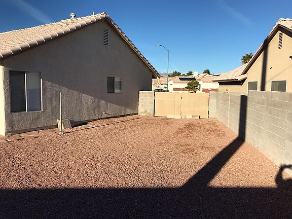 4th image of 5018 Lark Canyon Ct