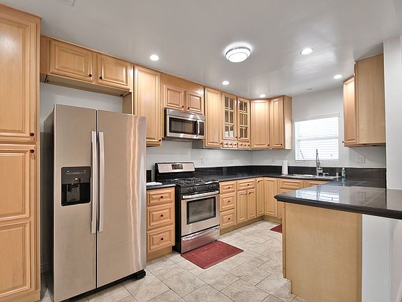 5th image of 4938 Pearce Ave