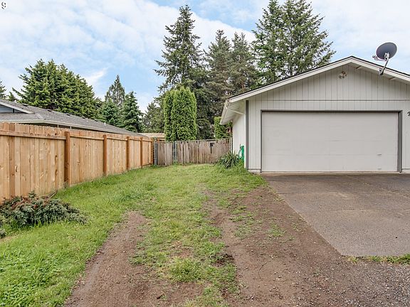 4th image of 14805 NE 39th St