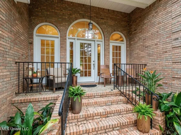 28 Canebrake Blvd, Hattiesburg, MS 39402