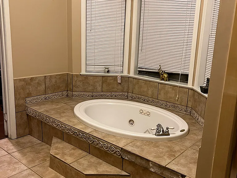 5560 Maple Ridge Dr — Photo 17