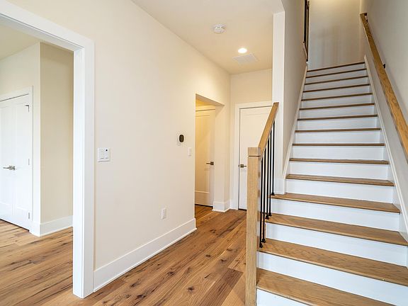 3rd image of 319 Palisades Blvd
