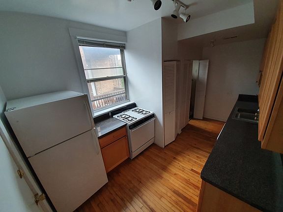 5th image of 1236 N Wolcott Ave #3