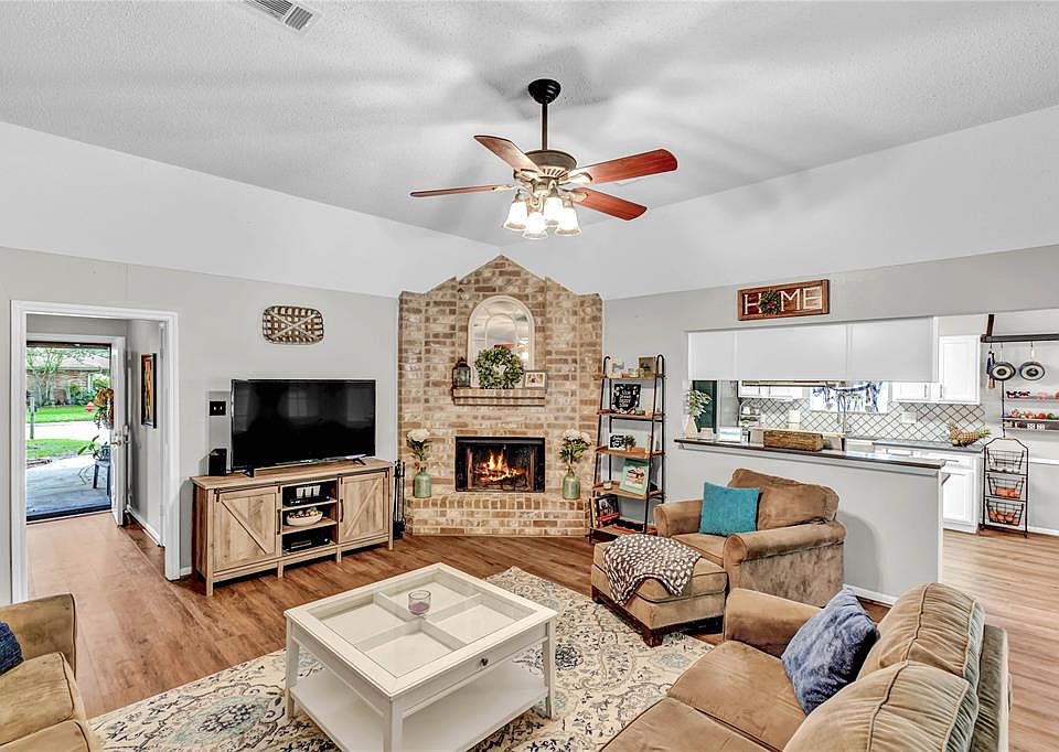 1st image of 2305 Quaker Dr