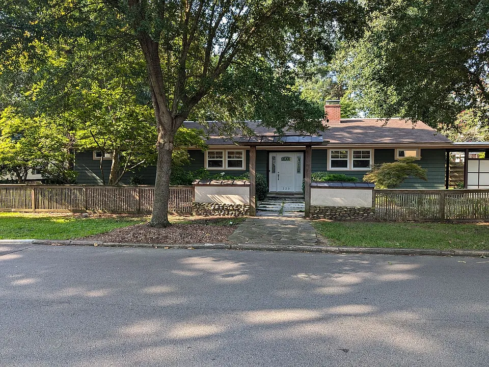 223 Edgefield Ave NW