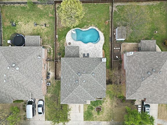 3rd image of 1316 Hunter Ln