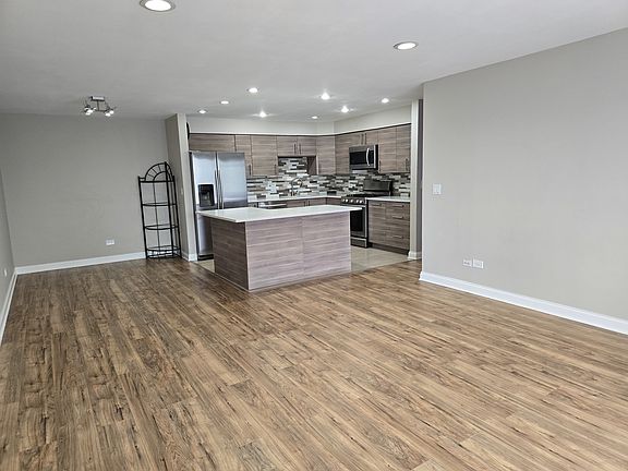 2nd image of 1441 E Thacker St APT 501