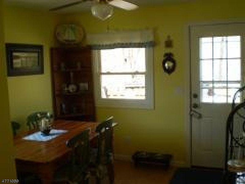 2nd image of 32 Coolidge Trl