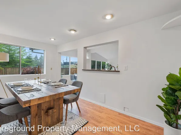 802 107th Ave SE, Bellevue, WA 98004
