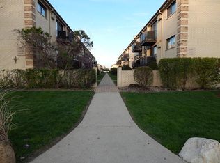 5121 N East River Rd UNIT 2J, Chicago, IL 60656