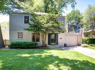 330 S Bristol Ln, Arlington Heights, IL