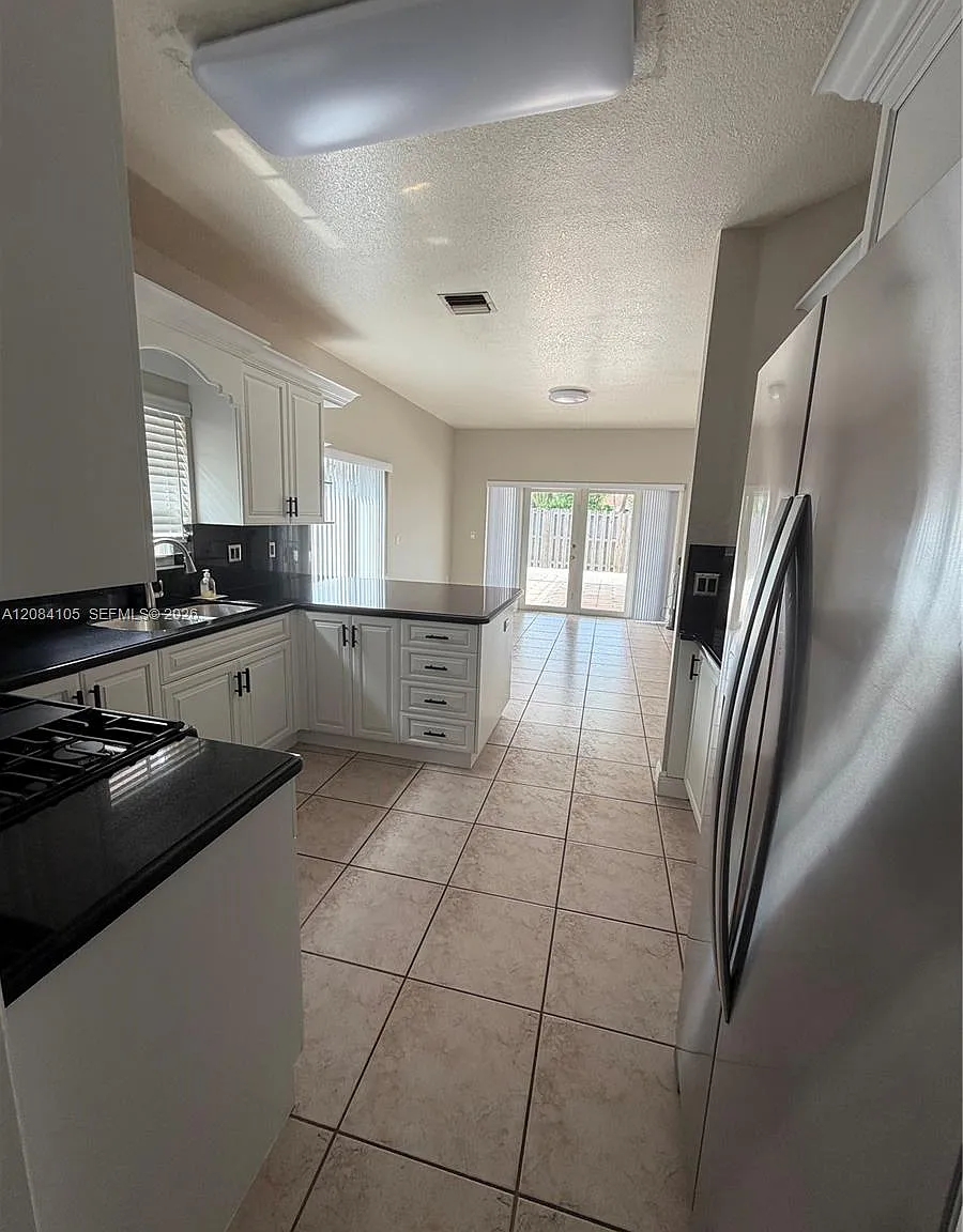 3 bed, 1685 sqft, $3,500 — Photo 4
