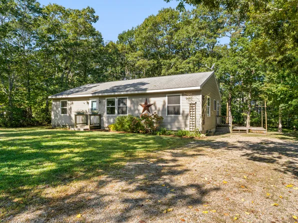 30 Teaberry Ln, Edgartown, MA 02539