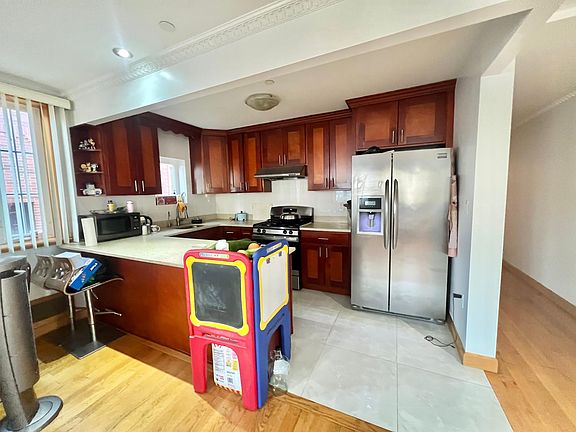 3rd image of 18923 44th Ave #2
