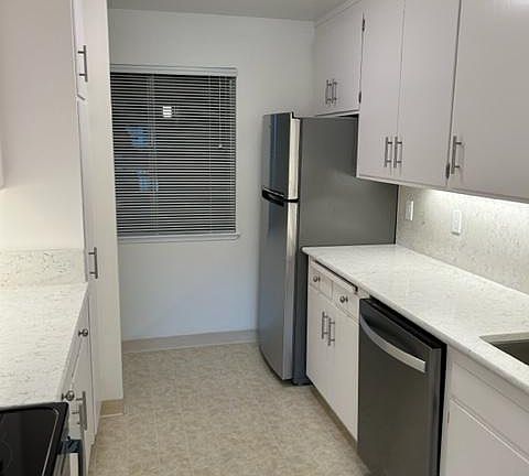 2nd image of 1075 S Eliseo Dr #5