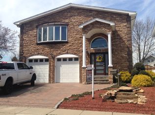 95 Grove St, Elmwood Park, NJ 07407