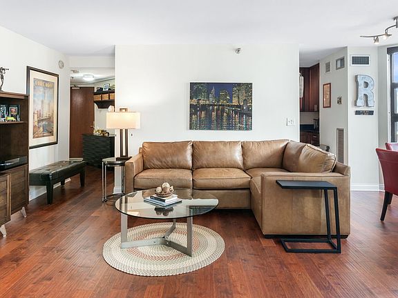 5th image of 401 E Ontario St APT 1710
