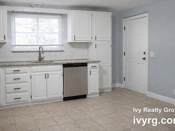3rd image of 131 Emerson Gdns Unit 131