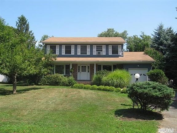 2nd image of 300 Green Hill Ln