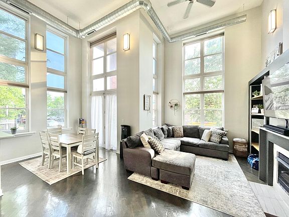 2nd image of 3550 W Montrose Ave Unit 102