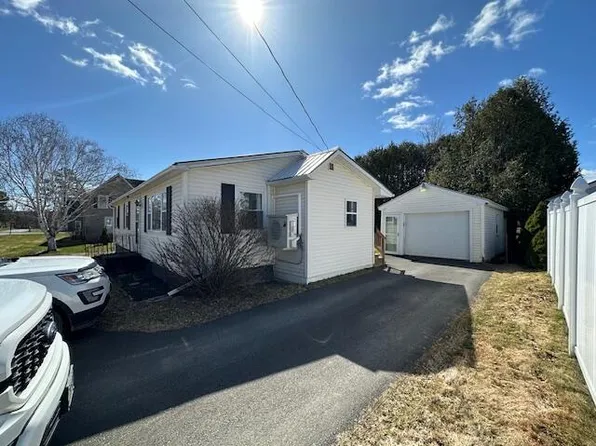 18 Sunnyside Street, Houlton, ME 04730