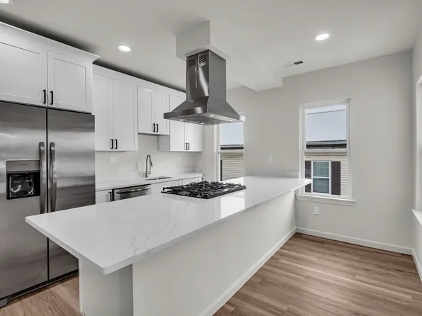 12 Alpine St APT 1, Worcester, MA 01610