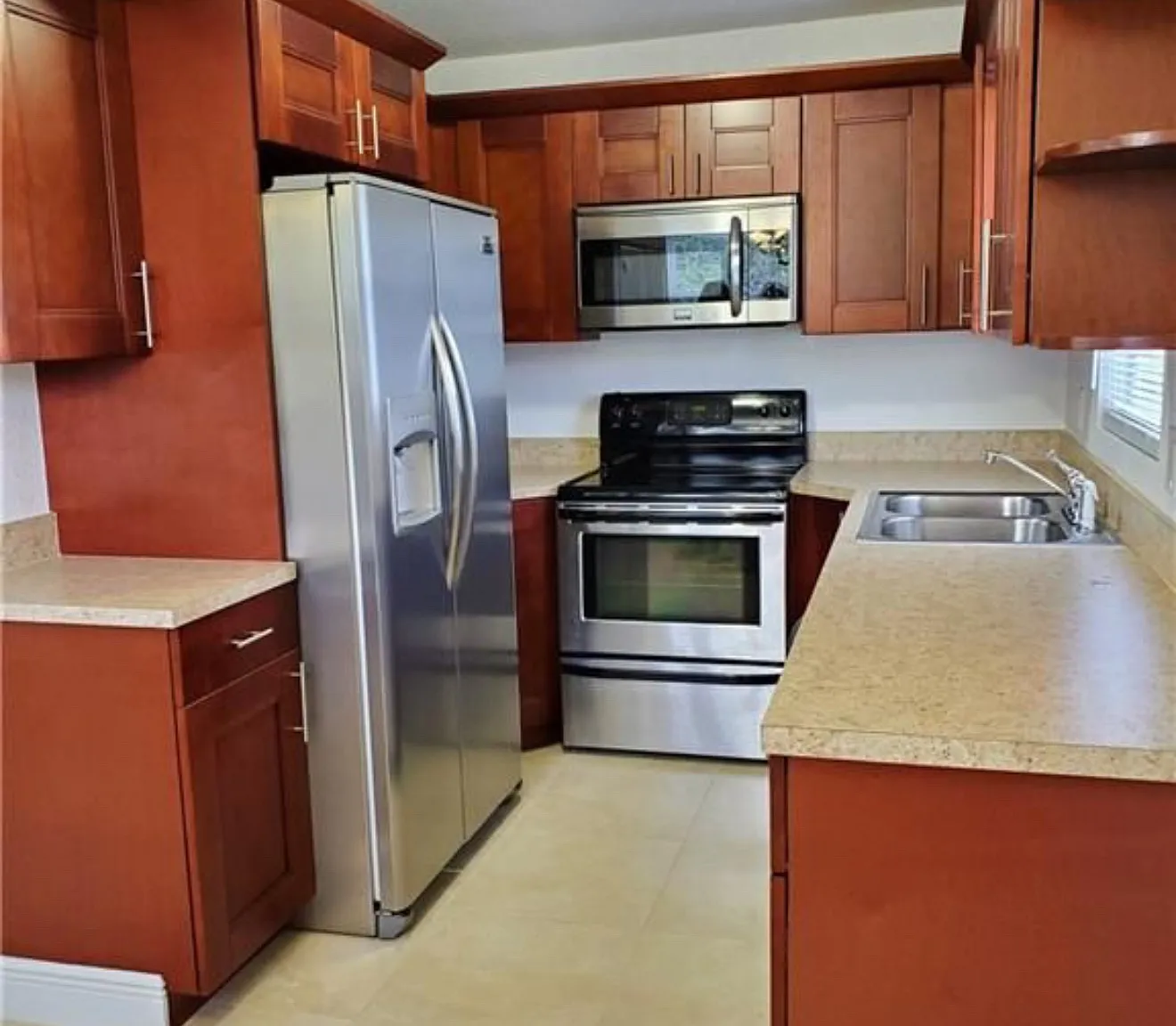 3 bed, 1152 sqft, $1,350 — Photo 3