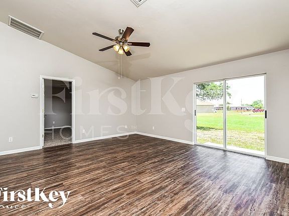 3rd image of 801 NE 6th Ave