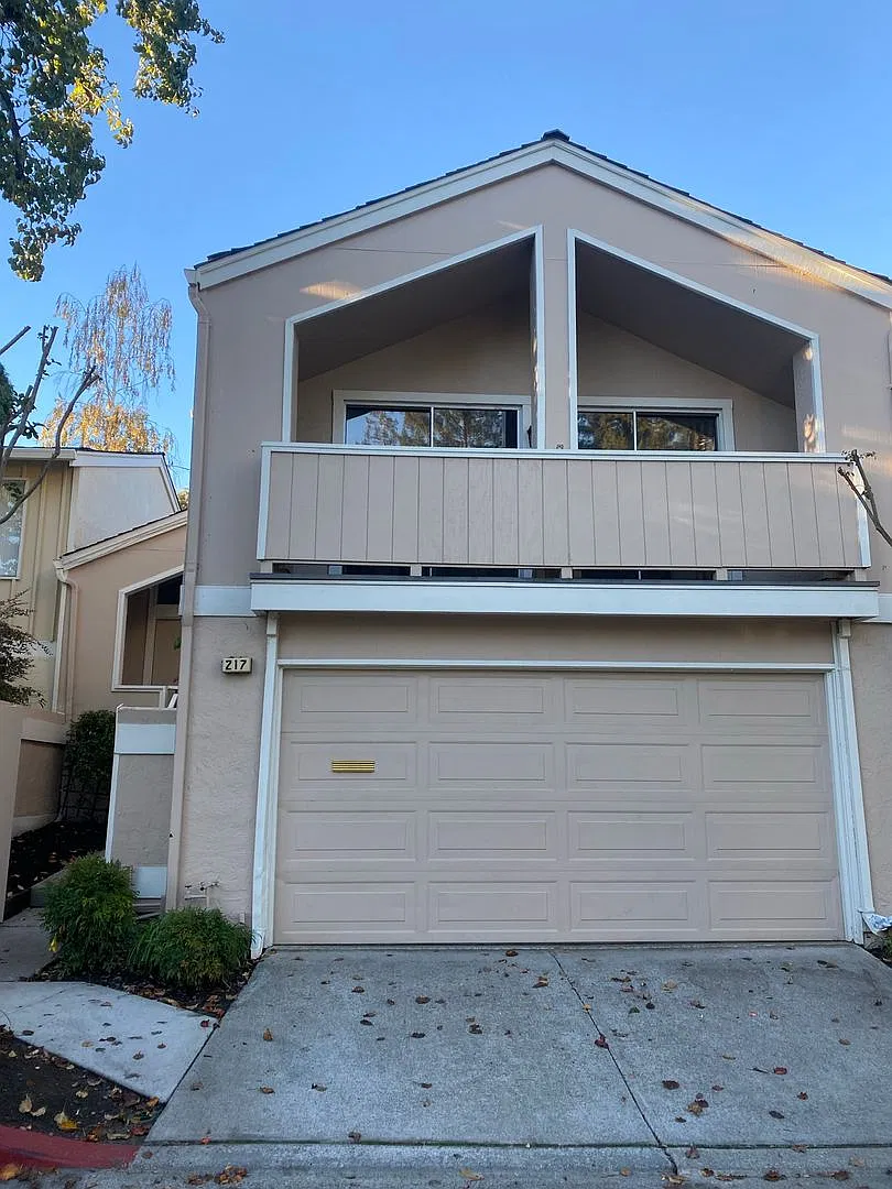 3 bedroom and 2.5 bathroom townhome 2 blocks from Heather Farms $3950/month! — Photo 2