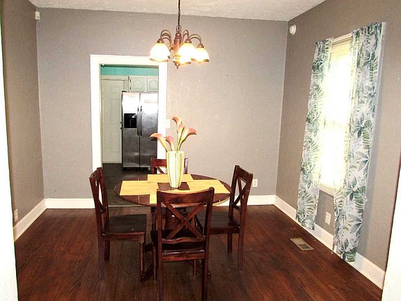 3rd image of 1561 Lodge Ave