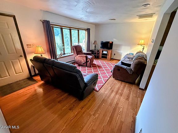 3rd image of 636 Kanouff Rd