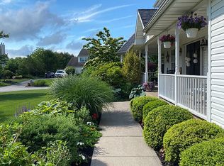 54 Ashley Cir, Manorville, NY 11949