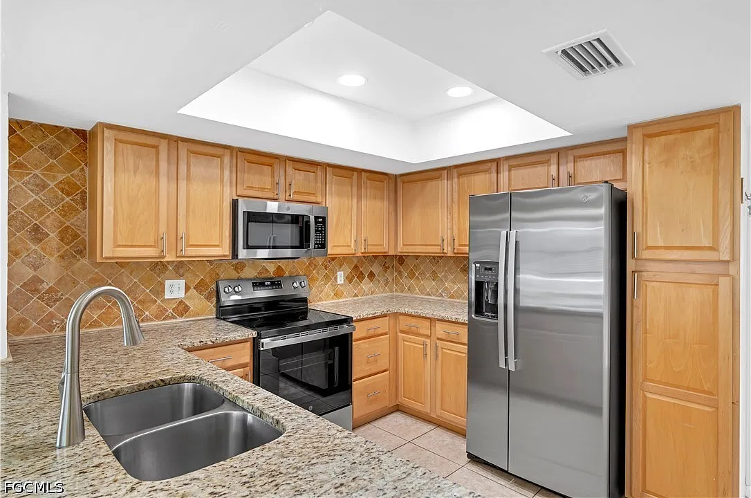 3 bed, 2.0 bath, 1503 sqft, $2,950 — Photo 2