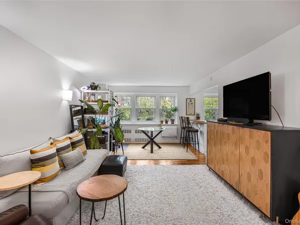 30 Pearsall Avenue #2M, Glen Cove, NY 11542