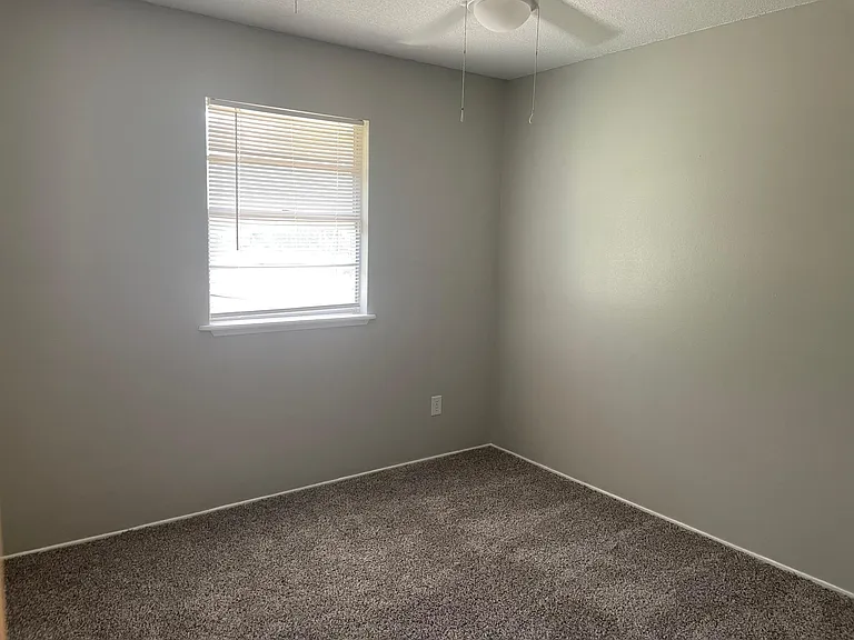 1316 Clyde St — Photo 8